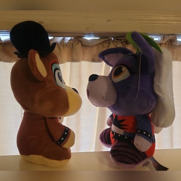 NWT Fnaf Security Breach Freddy Fazbear and Roxanne Wolf Plush - Picture 4 of 4